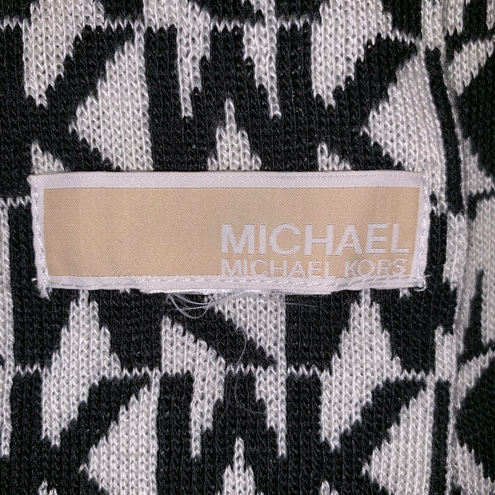 MICHAEL KORS “MK” reversible scarf